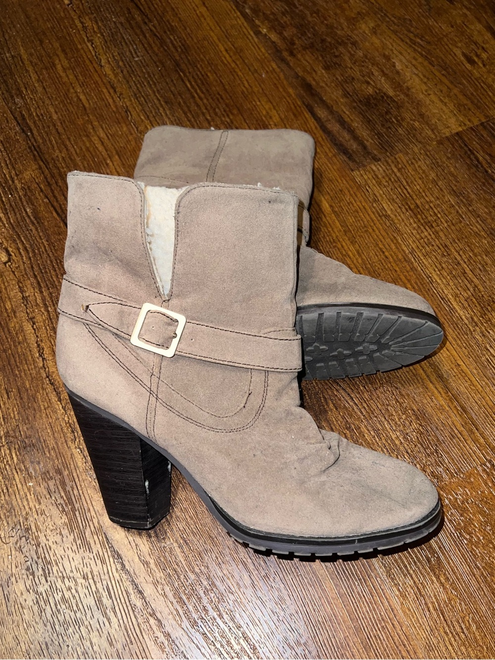 Qupid Beige Faux Fur Lined Heeled Slip On Ankle Boots Size 8.5